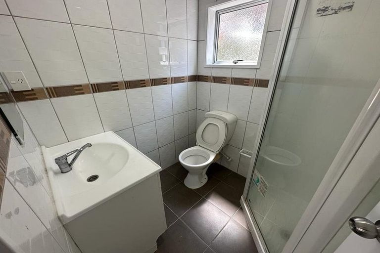 Photo of property in 15 Leo Street, Glen Eden, Auckland, 0602