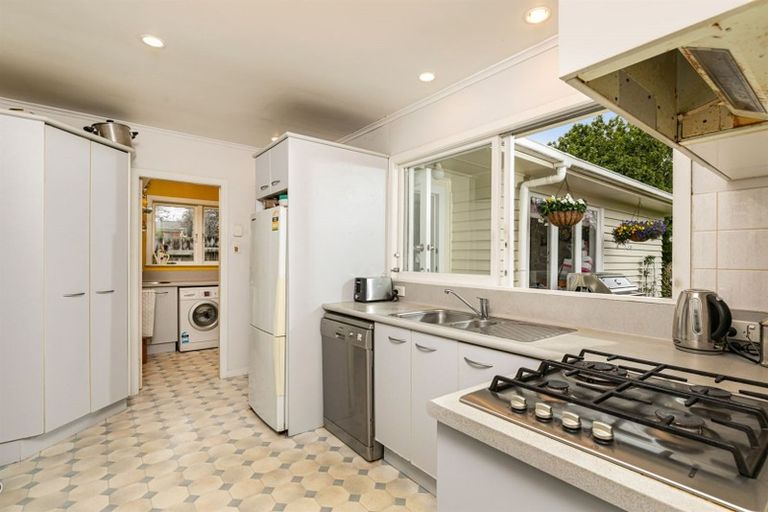 Photo of property in 22 Brandon Road, Glen Eden, Auckland, 0602