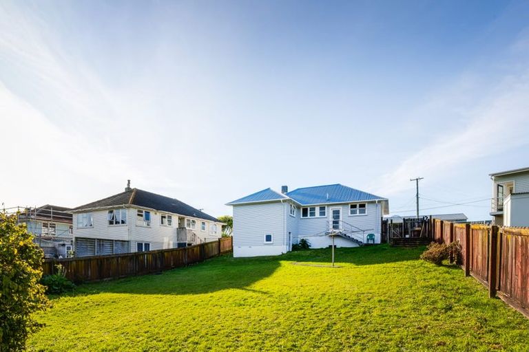 Photo of property in 10 Miranda Street, Cannons Creek, Porirua, 5024