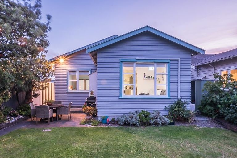 Photo of property in 23 Resolution Street, Lyall Bay, Wellington, 6022