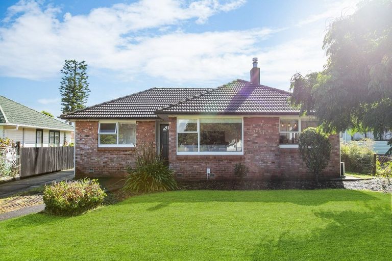 Photo of property in 11 Hereford Street, Te Atatu Peninsula, Auckland, 0610