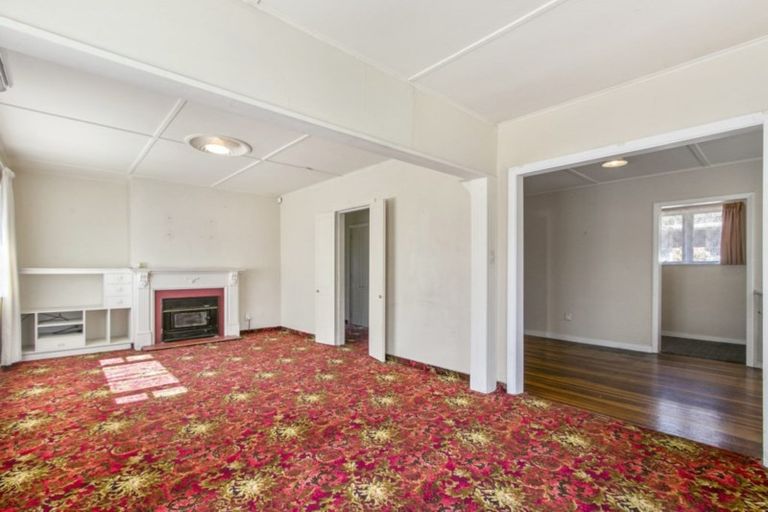 Photo of property in 35 Hewer Crescent, Naenae, Lower Hutt, 5011