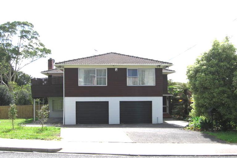 Photo of property in 54 Royal View Road, Te Atatu South, Auckland, 0610