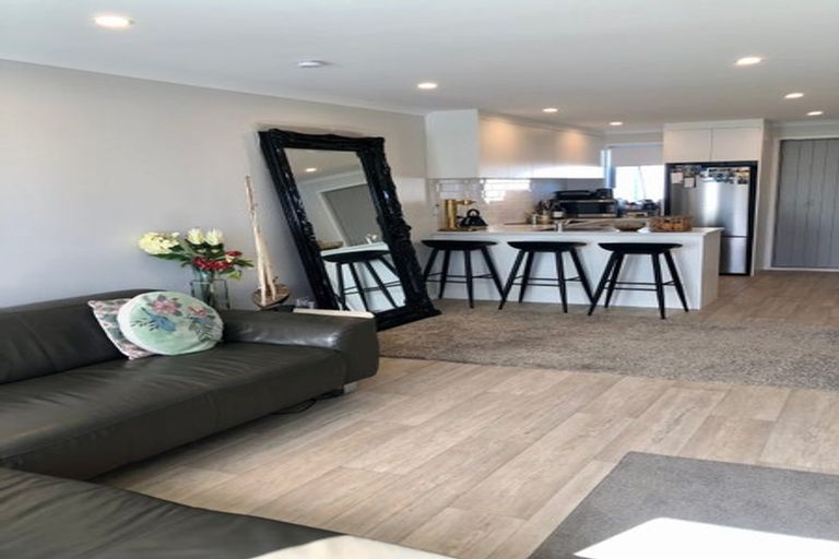 Photo of property in 74a Stanley Road, Glenfield, Auckland, 0629