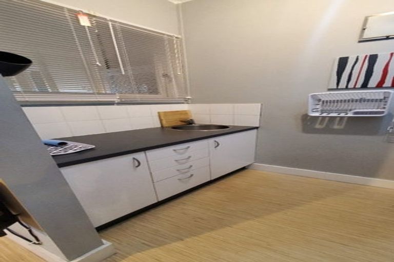 Photo of property in Devonport Apartments, 23/127 Saint Aubyn Street, New Plymouth, 4310