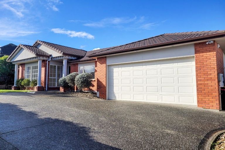 Photo of property in 15 Kouras Place, Flat Bush, Auckland, 2016