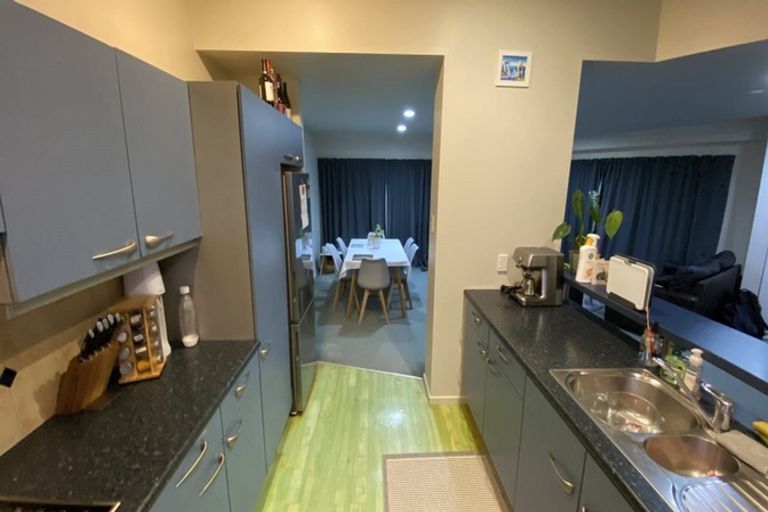 Photo of property in 37u2 Mills Road, Brooklyn, Wellington, 6021