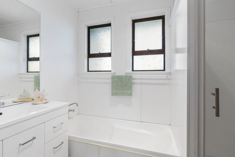 Photo of property in 6 Hughson Street, Waitara, 4320