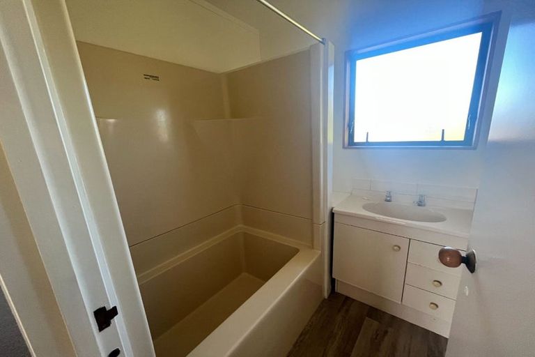 Photo of property in 2/21 Witheford Drive, Bayview, Auckland, 0629