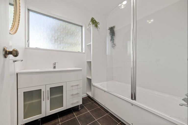 Photo of property in 10 Ashton Place, Highbury, Palmerston North, 4412