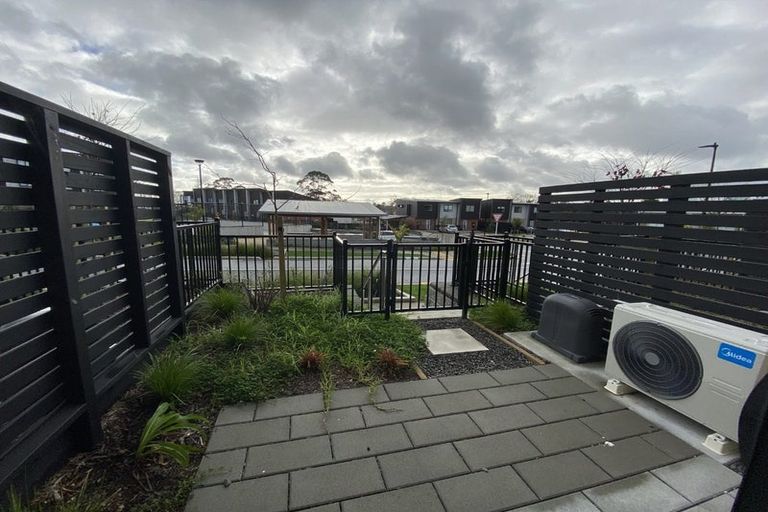 Photo of property in 51 Jabuka Street, Glen Eden, Auckland, 0602