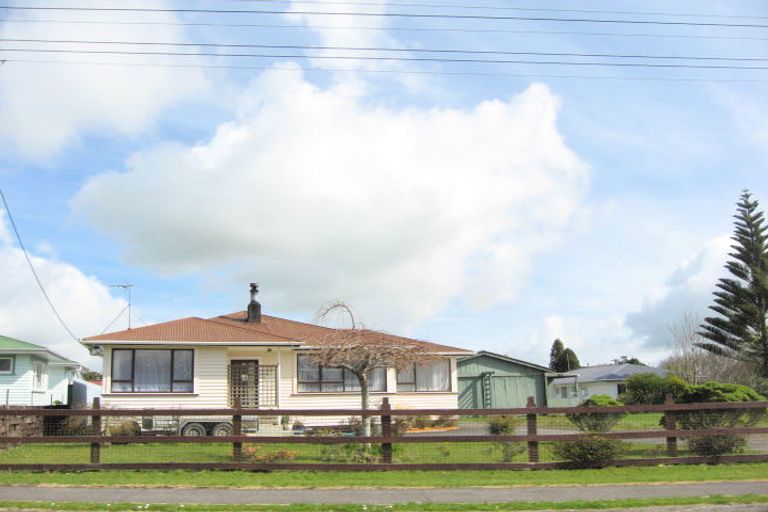 Photo of property in 14 Pukatea Street, Inglewood, 4330