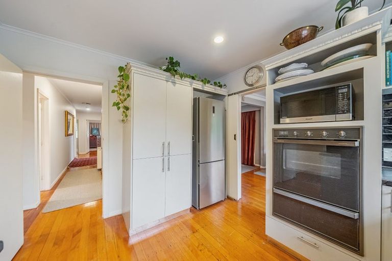 Photo of property in 13 Deller Grove, Silverstream, Upper Hutt, 5019