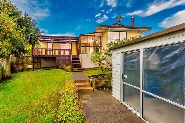 Photo of property in 27 Hassan Drive, Massey, Auckland, 0614
