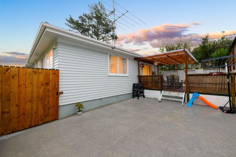 Photo of property in 31 Glenbervie Crescent, Massey, Auckland, 0614