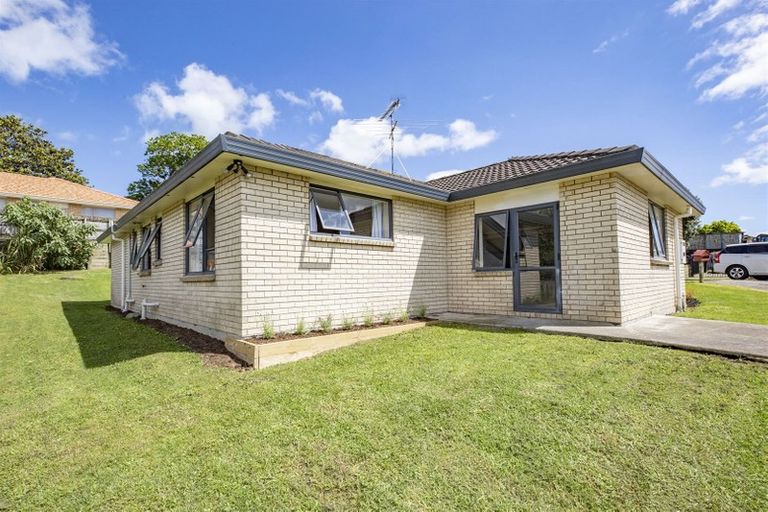 Photo of property in 22 Piriti Place, Weymouth, Auckland, 2103