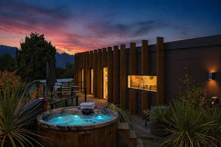 Photo of property in 5c Aspen Grove, Fernhill, Queenstown, 9300