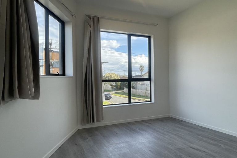 Photo of property in 2/39 Dale Crescent, Pakuranga, Auckland, 2010