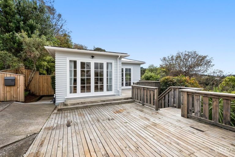 Photo of property in 24 Miromiro Road, Normandale, Lower Hutt, 5010