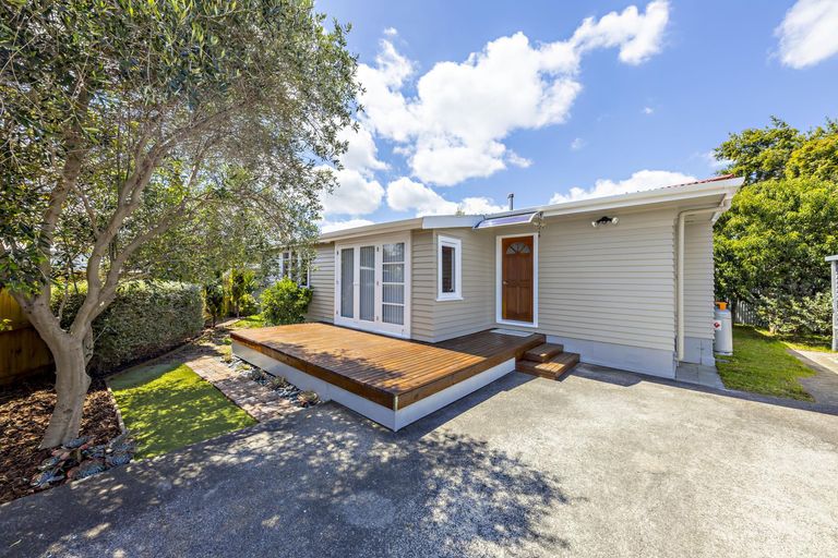 Photo of property in 30a Holland Street, Pukekohe, 2120