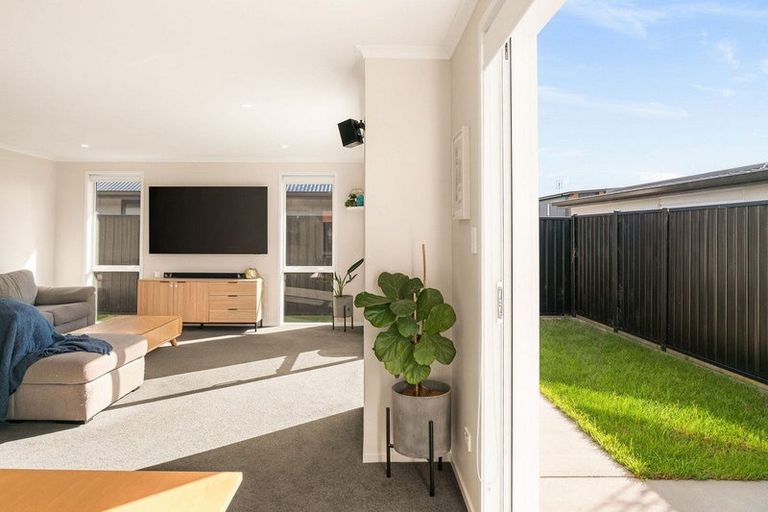 Photo of property in 27 Empire Crescent, Papamoa, 3118