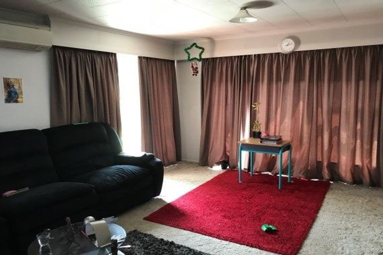 Photo of property in 28 Sawtell Place, Northcote, Christchurch, 8052
