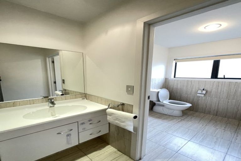 Photo of property in 114 Kittiwake Drive, Schnapper Rock, Auckland, 0632