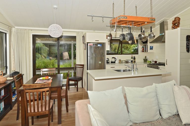 Photo of property in 136 Reotahi Road, Whangarei Heads, Whangarei, 0174