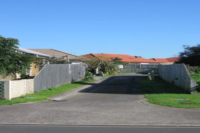 Photo of property in 20 Frank Bunce Grove, Flat Bush, Auckland, 2019