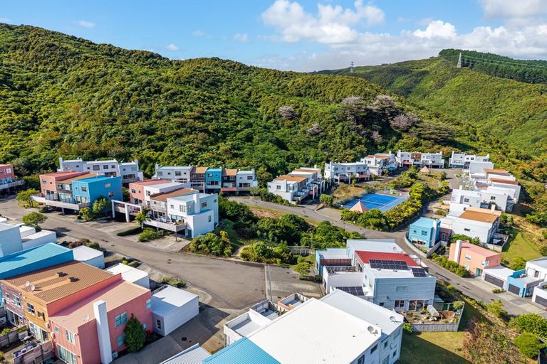 Photo of property in 77 Saddleback Grove, Karori, Wellington, 6012