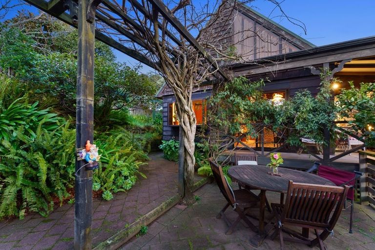 Photo of property in 25 Puriri Road, Waikanae, 5036