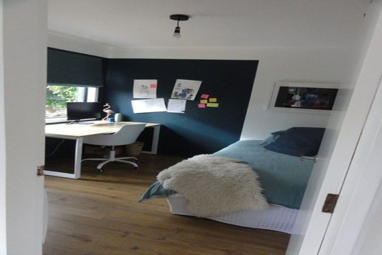 Photo of property in 2 Otonga Way, Churton Park, Wellington, 6037