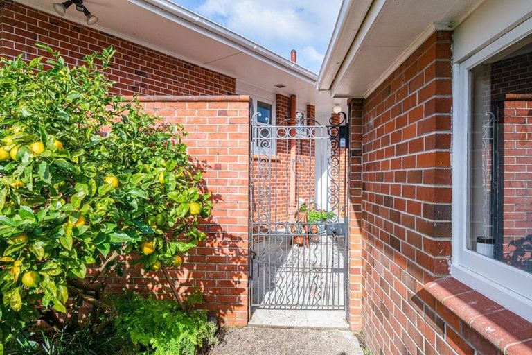Photo of property in 8a Ava Avenue, Titirangi, Auckland, 0604