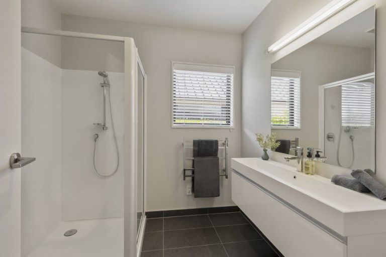 Photo of property in 3 Pioneer Court, Jacks Point, Queenstown, 9371