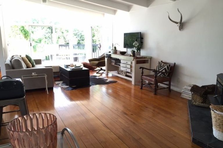 Photo of property in 13 Merchant Avenue, Te Atatu South, Auckland, 0610