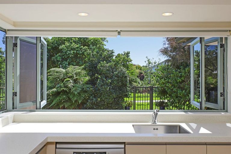 Photo of property in 28 Kensington Drive, Taradale, Napier, 4112