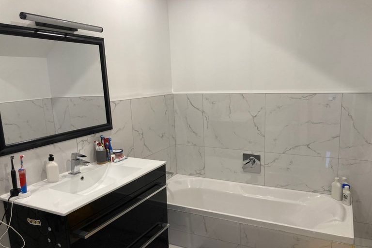 Photo of property in 15 Mills Road, Brooklyn, Wellington, 6021