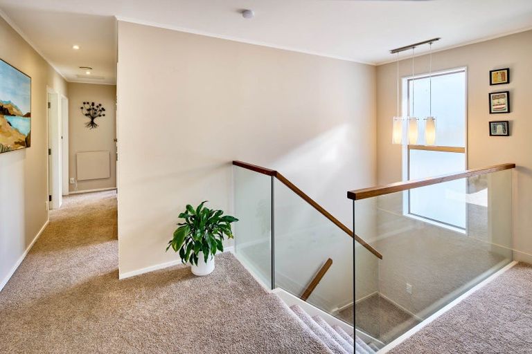 Photo of property in 8 Balliol Drive, Tawa, Wellington, 5028