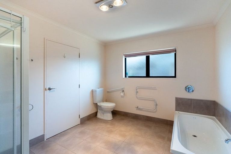 Photo of property in 83 Roberts Line, Kelvin Grove, Palmerston North, 4414
