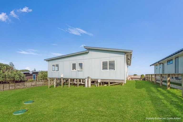 Photo of property in 4 Tua Tua Place, Baylys Beach, 0377