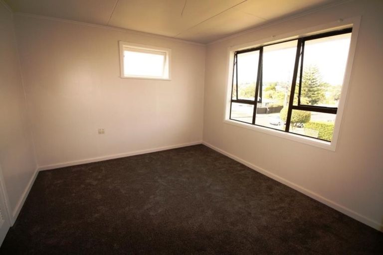Photo of property in 42 Roberts Road, Te Atatu South, Auckland, 0610