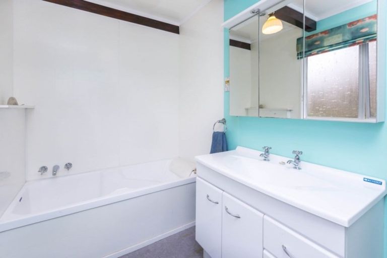 Photo of property in 97 Field Street, Silverstream, Upper Hutt, 5019