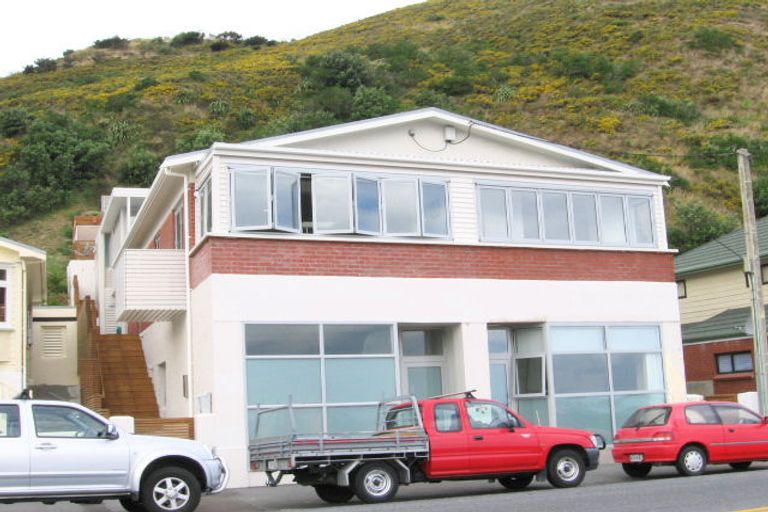 Photo of property in 2/226 The Esplanade, Island Bay, Wellington, 6023