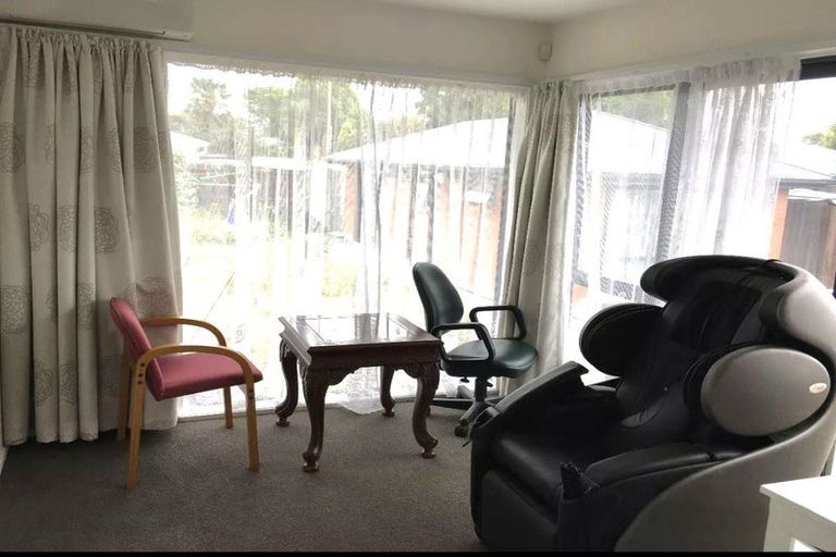 Photo of property in 17 Nortons Road, Avonhead, Christchurch, 8042