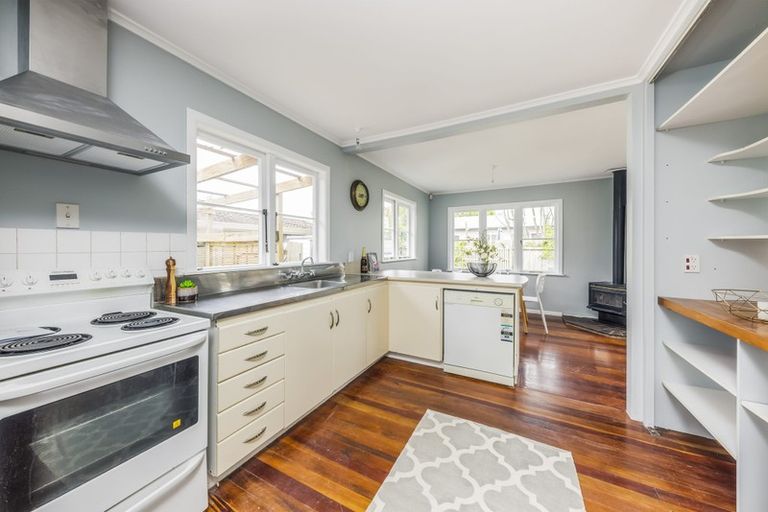 Photo of property in 37 Edmonton Road, Henderson, Auckland, 0612