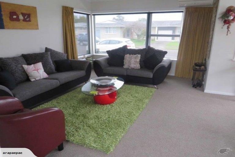 Photo of property in 55 Karaka Crescent, Levin, 5510