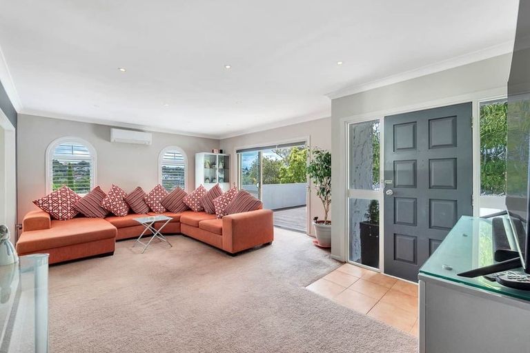 Photo of property in 2 Hollyhock Place, Browns Bay, Auckland, 0630