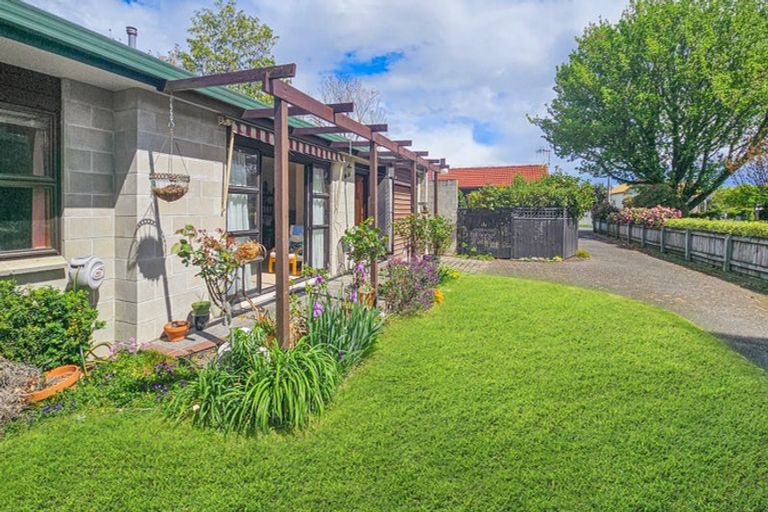 Photo of property in 2/505 Fitzroy Avenue, Hastings, 4122