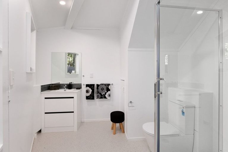 Photo of property in 107 Konini Road, Titirangi, Auckland, 0604