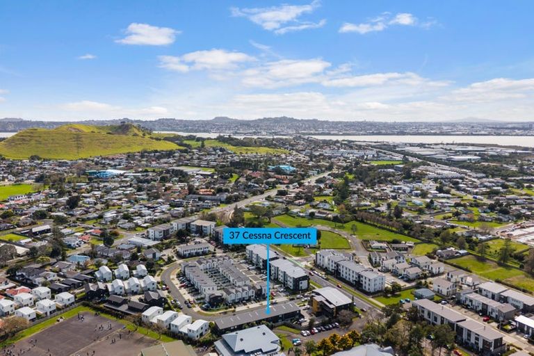 Photo of property in 37 Cessna Crescent, Mangere, Auckland, 2022